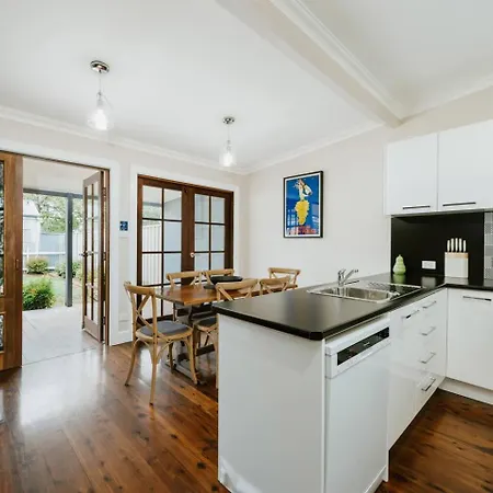 Percy's - Storybook Heritage Charm In Town Holiday home