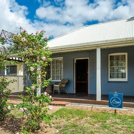 Percy's - Storybook Heritage Charm In Town Holiday home