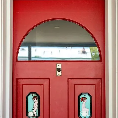 Percy's - Storybook Heritage Charm In Town