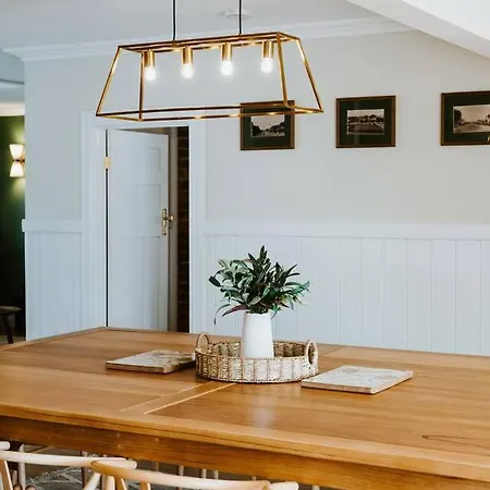 Bathurst - Historic Modern Retreat With Alfresco Mudgee