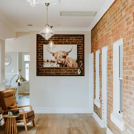 Bathurst - Historic Modern Retreat With Alfresco Holiday home Mudgee