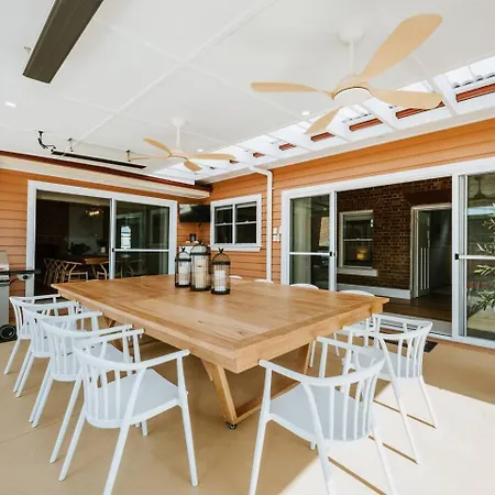Bathurst - Historic Modern Retreat With Alfresco *