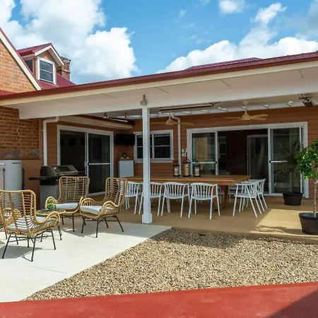 Bathurst - Historic Modern Retreat With Alfresco Holiday home Mudgee