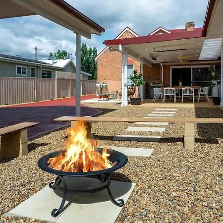 Holiday home Bathurst - Historic Modern Retreat With Alfresco Mudgee