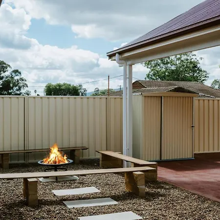 Bathurst - Historic Modern Retreat With Alfresco *