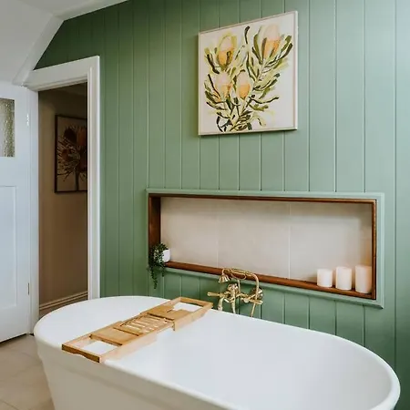 Bathurst - Historic Modern Retreat With Alfresco Mudgee