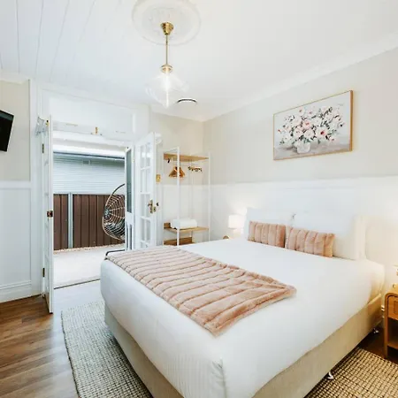 Bathurst - Historic Modern Retreat With Alfresco Holiday home *
