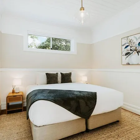 Holiday home Bathurst - Historic Modern Retreat With Alfresco Mudgee