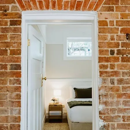 Bathurst - Historic Modern Retreat With Alfresco Holiday home Mudgee