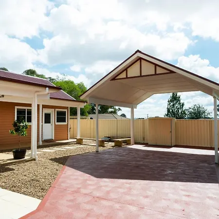 Bathurst - Historic Modern Retreat With Alfresco