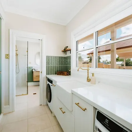 Holiday home Bathurst - Historic Modern Retreat With Alfresco