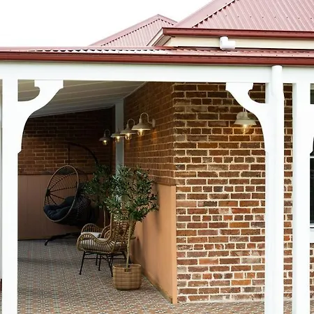 Bathurst - Historic Modern Retreat With Alfresco Holiday home Mudgee