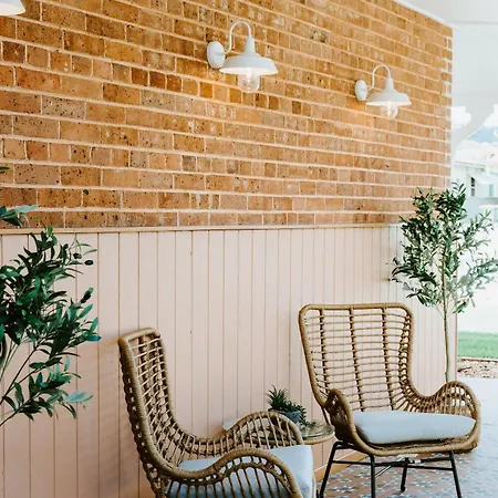 Bathurst - Historic Modern Retreat With Alfresco Holiday home Mudgee