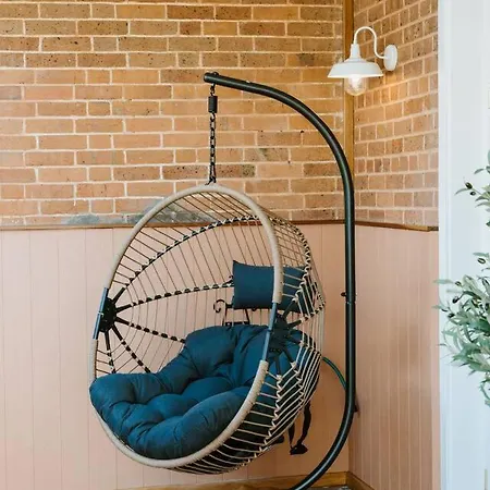 Holiday home Bathurst - Historic Modern Retreat With Alfresco *
