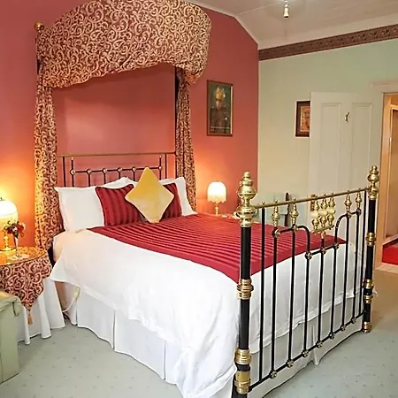 Bed & Breakfast Forgandenny House