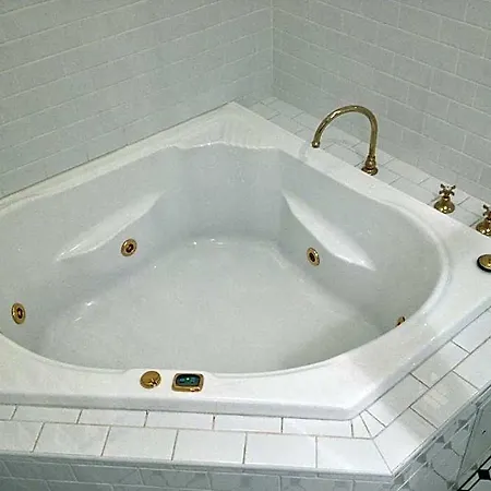 Cobb & Co Court Boutique Hotel 4*