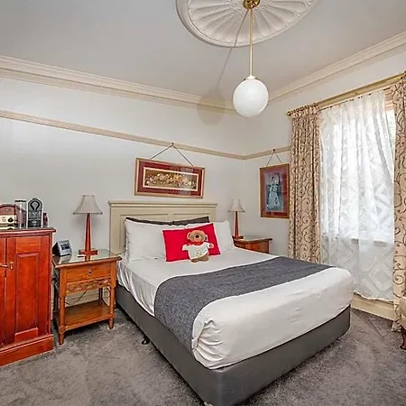 Cobb & Co Court Boutique Hotel Mudgee
