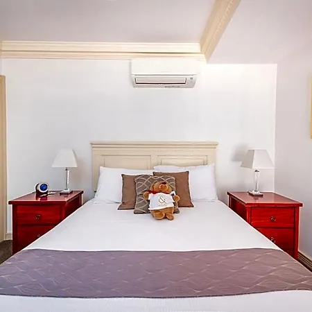 Cobb & Co Court Boutique Hotel