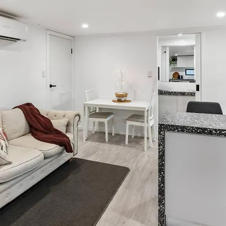 Claret On Douro - Three For Group Getaways * Mudgee