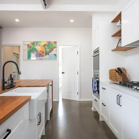 Holiday home Mcg House