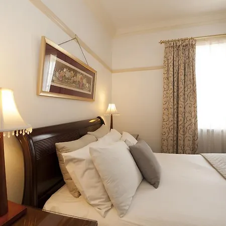 Cobb & Co Court Boutique Hotel Mudgee