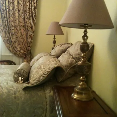 Lauralla Bed & Breakfast *