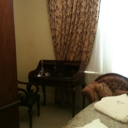 Lauralla Bed & Breakfast *