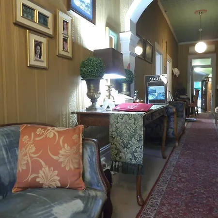 Lauralla Bed & Breakfast