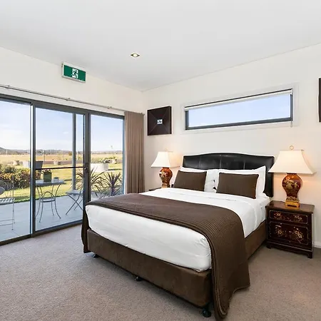 Hangar House Hotel *