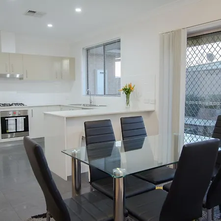 Duoro Place Mudgee - Spacious, Fully Furnished Townhouses *