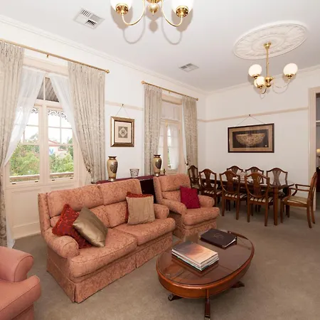 Cobb & Co Court Boutique Hotel 4*
