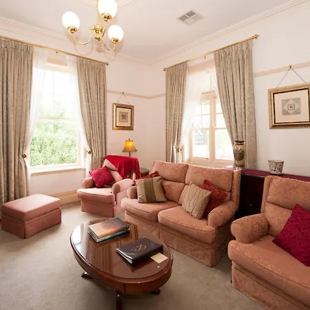 Cobb & Co Court Boutique Hotel 4*