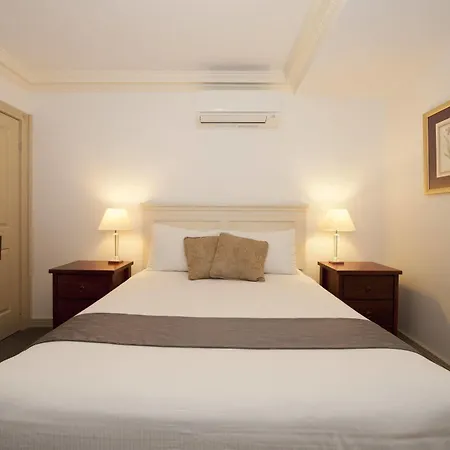 Cobb & Co Court Boutique Mudgee