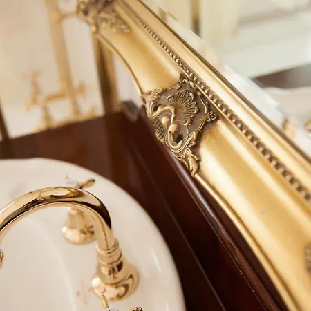 Cobb & Co Court Boutique 4*