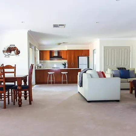 Holiday home Time To Wine Down At Perry Street Villas