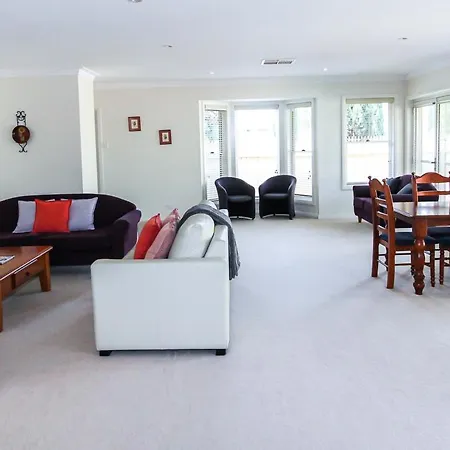 Time To Wine Down At Perry Street Villas * Mudgee