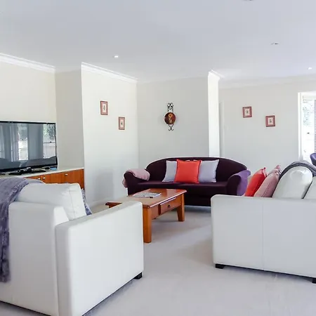 Time To Wine Down At Perry Street Villas * Mudgee