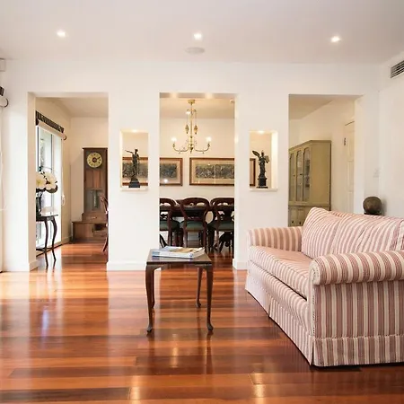 Country Grandeur At Elegant Group Getaway Holiday home