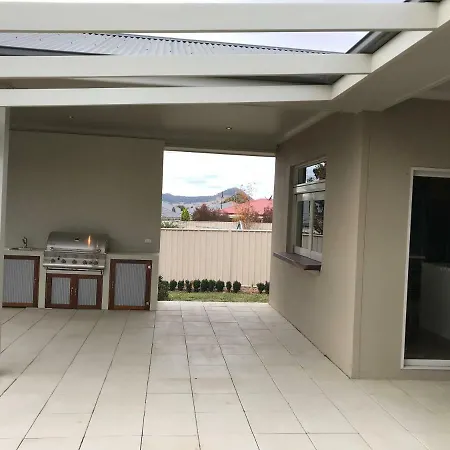 6 Birch Grove Holiday home *