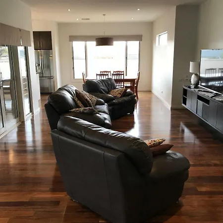 Holiday home 6 Birch Grove Mudgee
