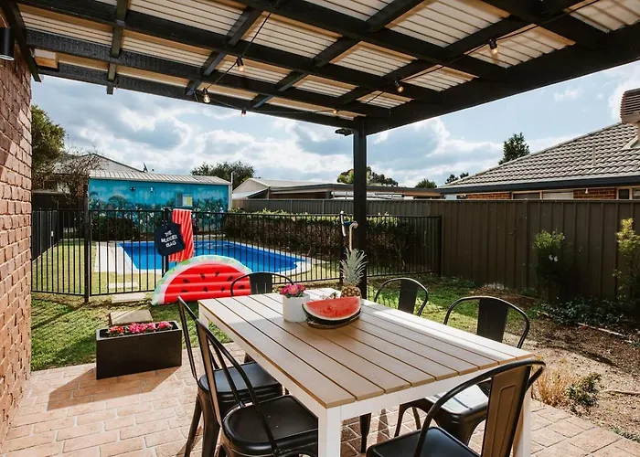 Mulberry On Melton - A Charming Poolside Cottage