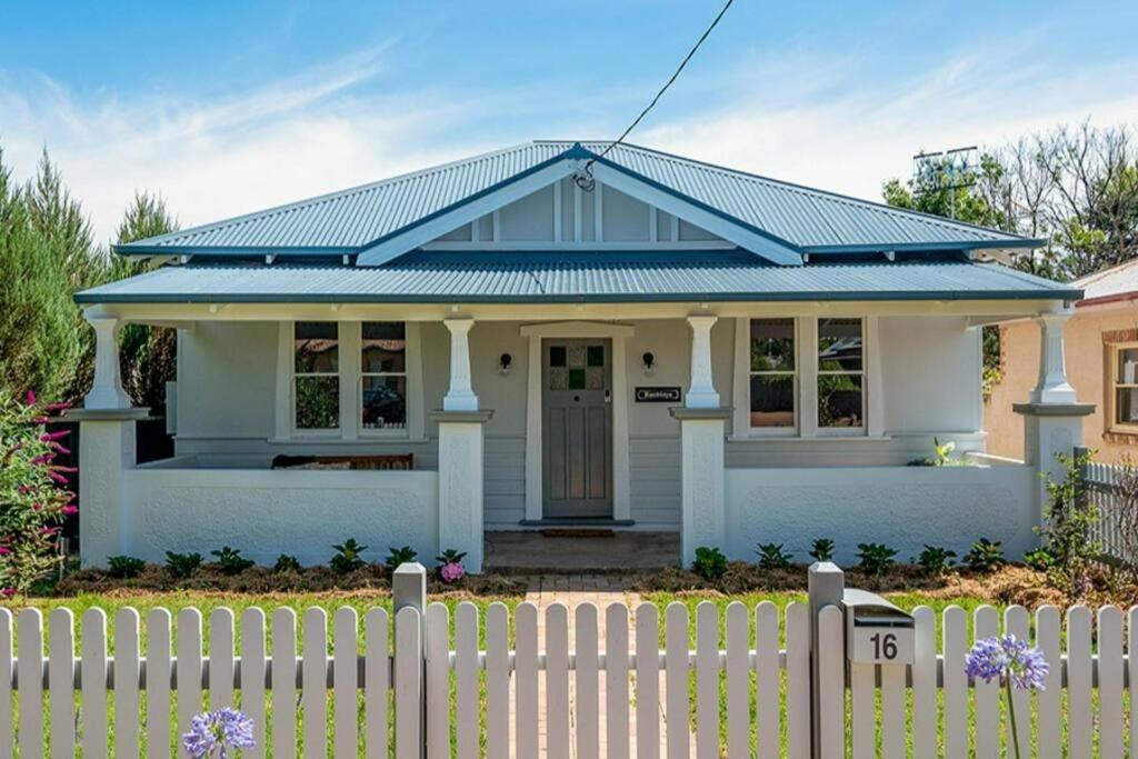 Holiday home Sunny Federation Charm In At Bunbinya *