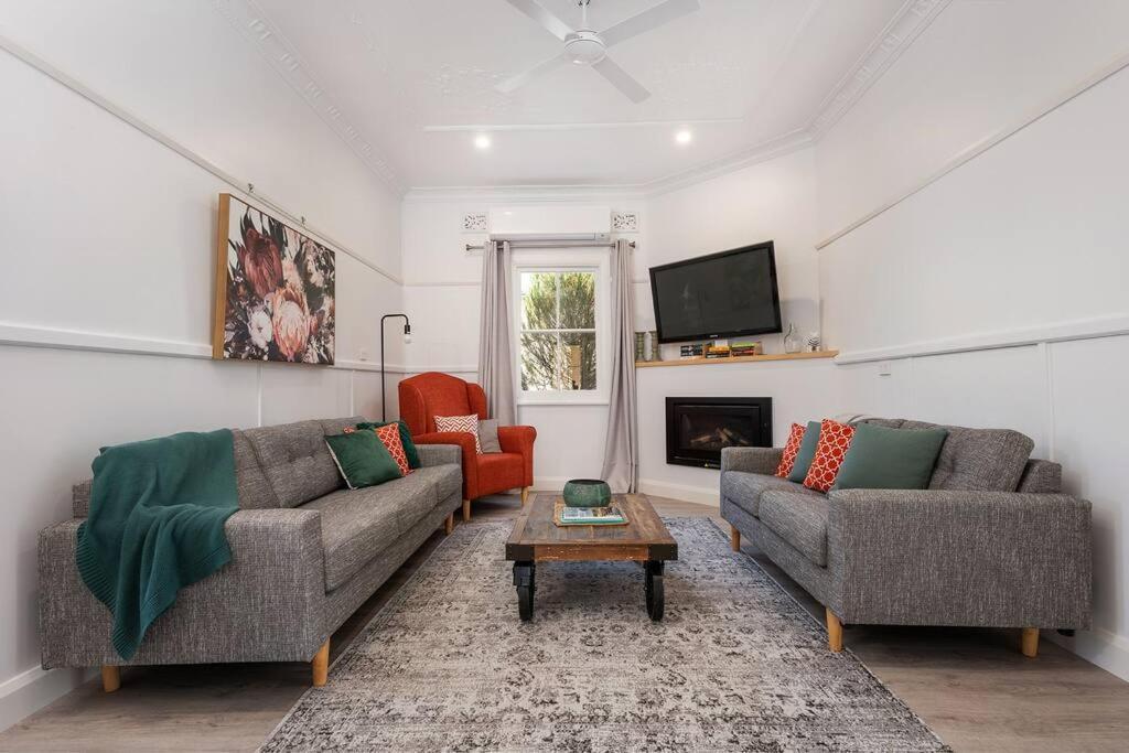 Holiday home Sunny Federation Charm In At Bunbinya *