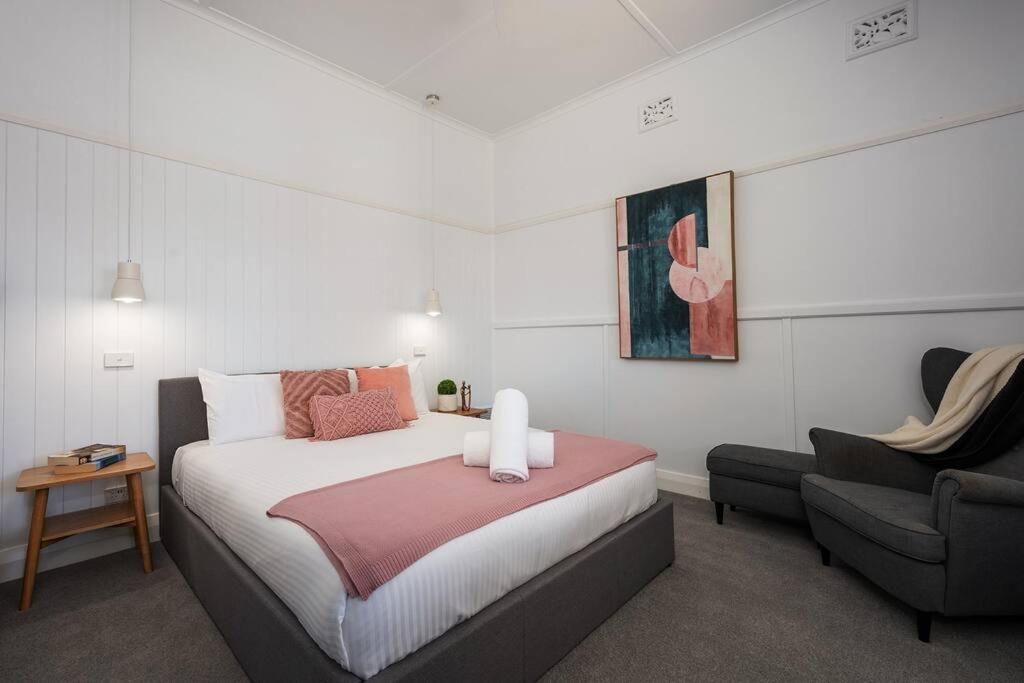 Sunny Federation Charm In At Bunbinya * Mudgee
