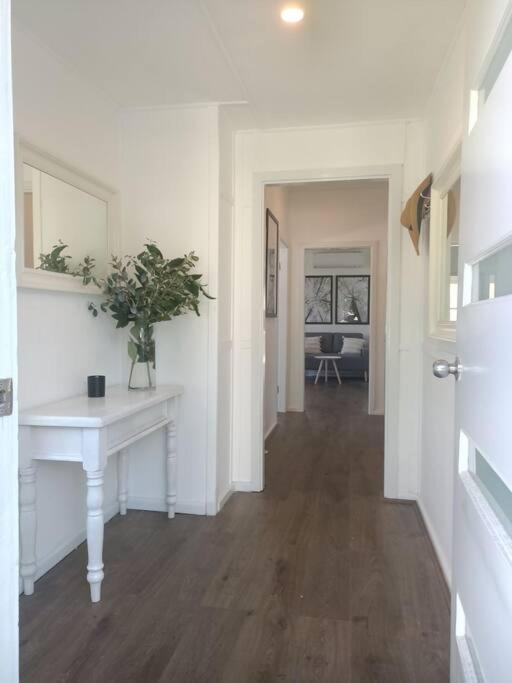 Holiday home Charming 4 Bedroom House With Firepit And Alfresco *