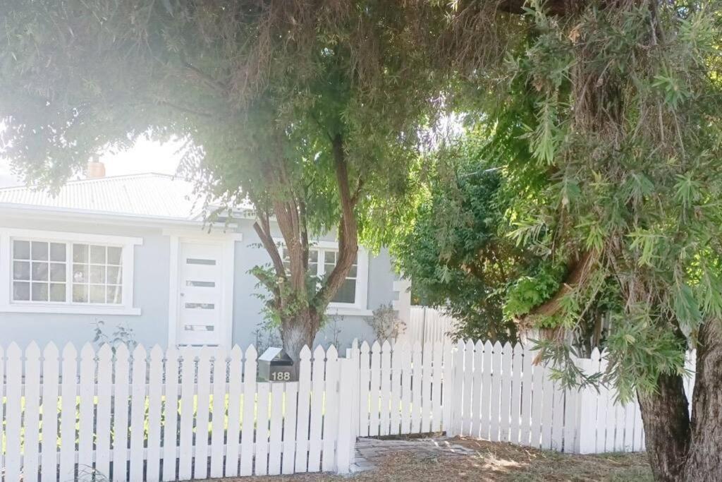Charming 4 Bedroom House With Firepit And Alfresco