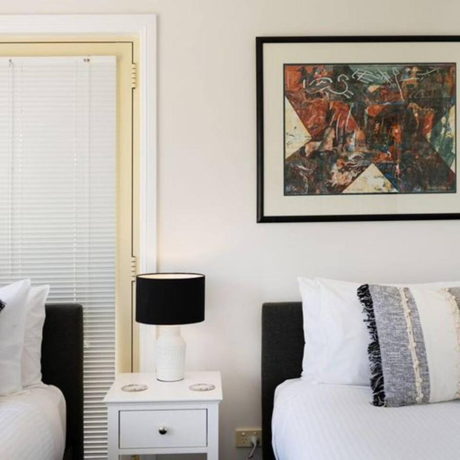 'orana Grove' Reset At A Vineyard Getaway