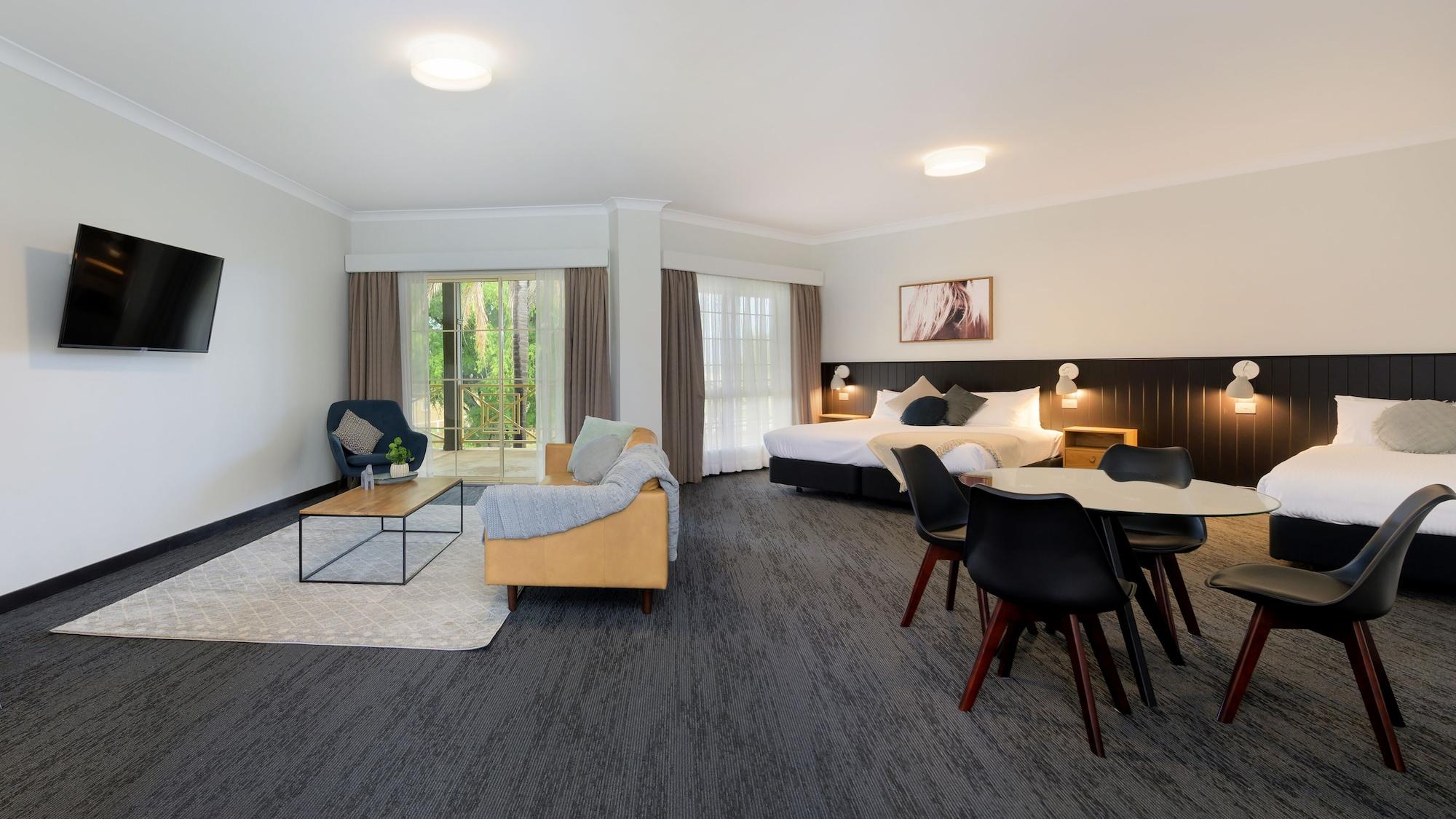 Parklands Motel 4*