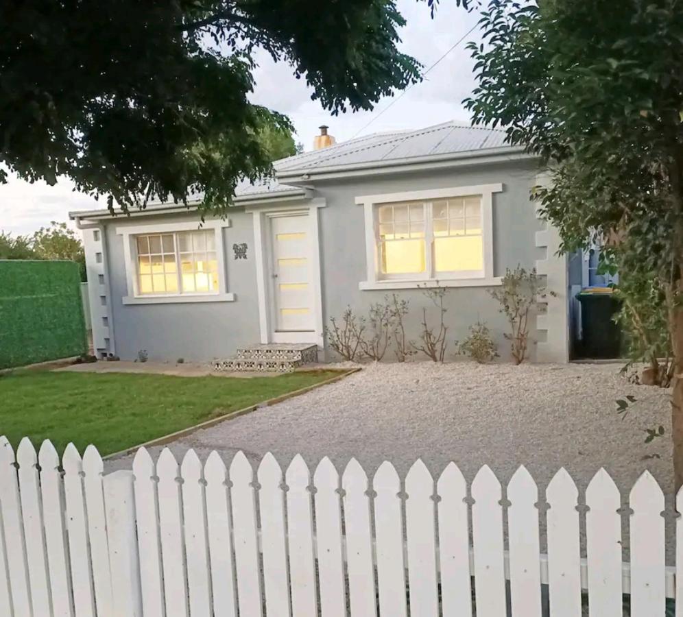 Charming 4 Bedroom House With Firepit And Alfresco Mudgee