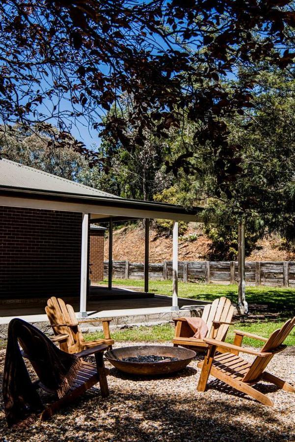 'omaroo' Homestead Escape Amongst Rolling Hills *